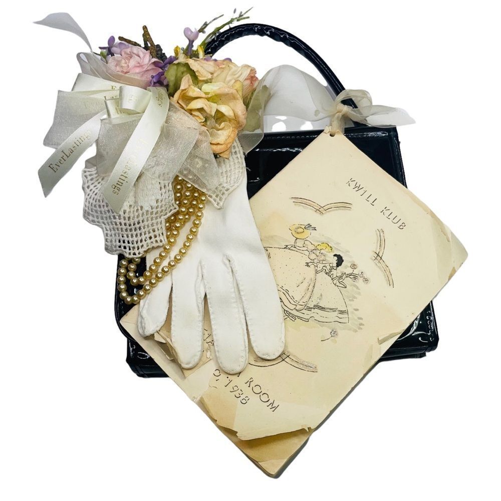 Kwill Club Meeting 1938 Gift Purse with Gloves